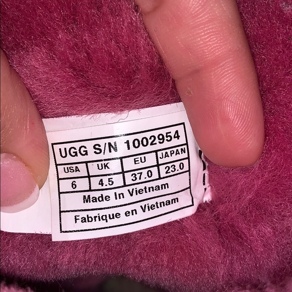 Pink Ugg’s with a cute🎀 - Picture 3 of 5